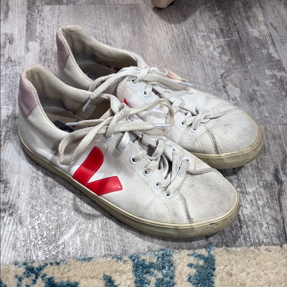 Veja White Sneakers with pink embellishments